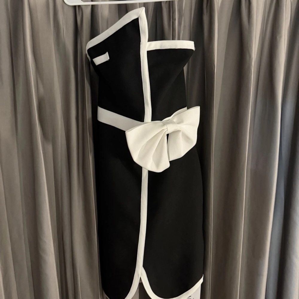 Chic Strapless Black and White Dress with Bow S NWTClassic Chanel like